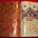 انجیل. دو صفحه آغازین انجیل متی Gold-plated Pages from the Gospel of Matthew